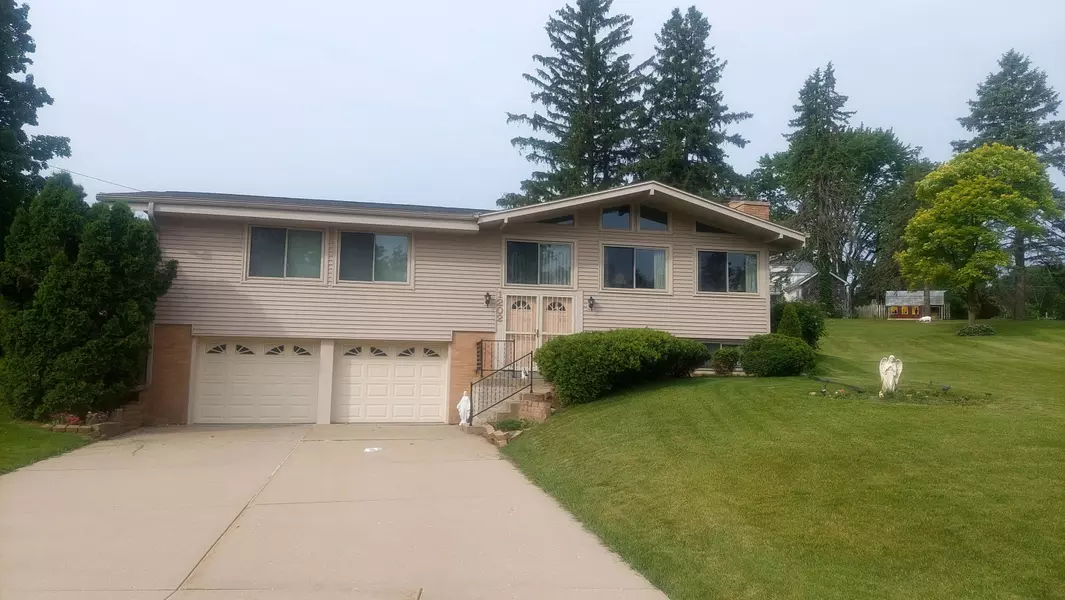 1202 Allermann Dr, Watertown, WI 53094