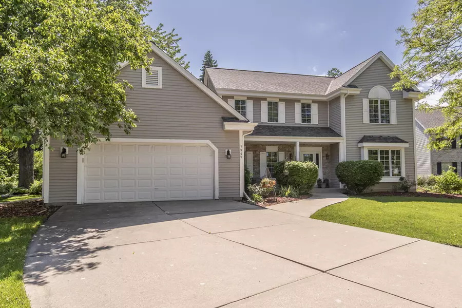 7949 S Legend Creek Ct, Franklin, WI 53132