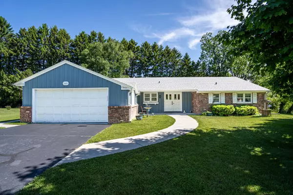 242 Meriburr Ln, Wind Point, WI 53402