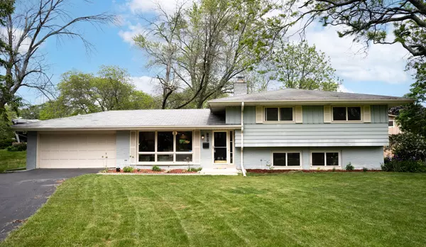 8610 N Greenvale Rd, Bayside, WI 53217
