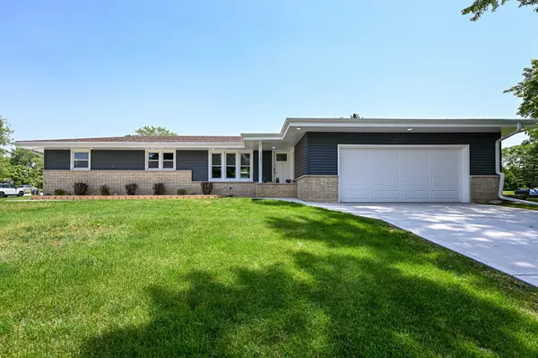 4200 S 104th St, Greenfield, WI 53228