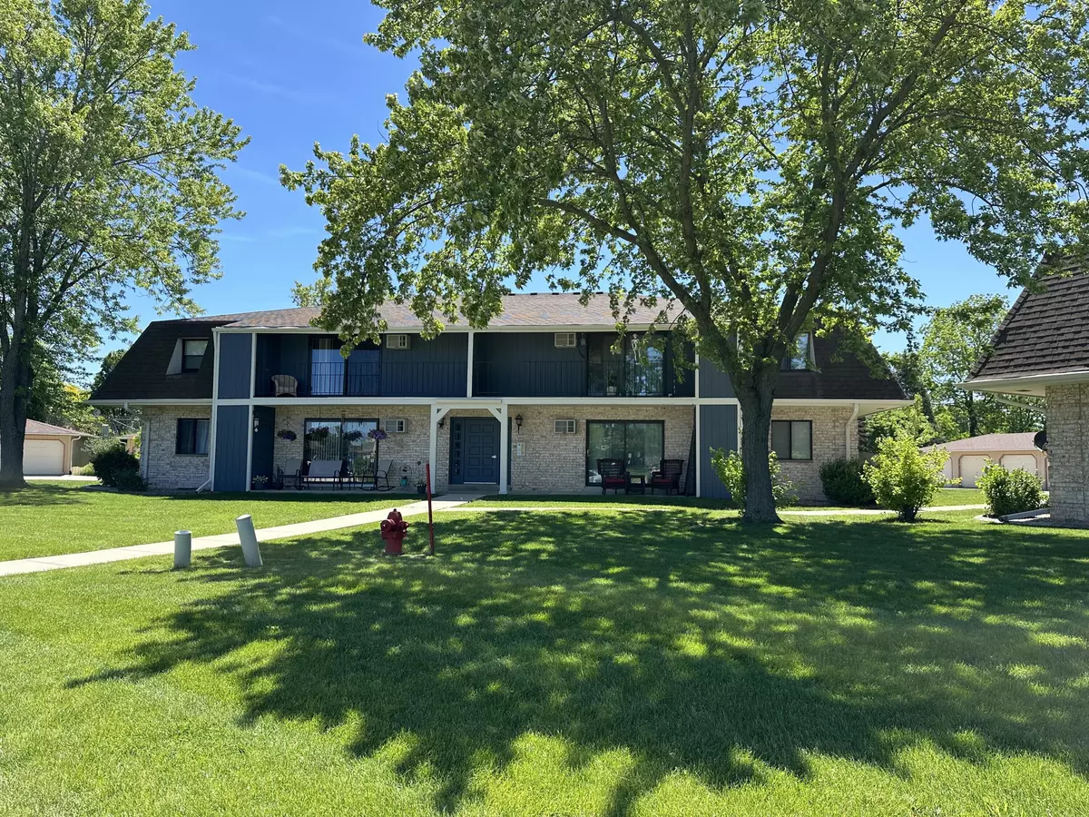 Greenfield, WI 53221,3207 W Mangold Ave Unit B