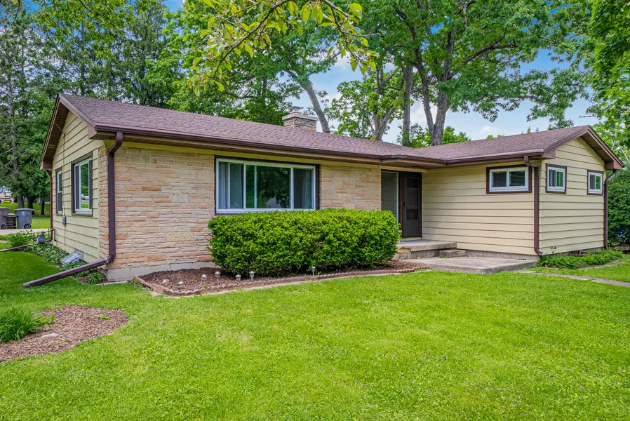 337 W South St, Lake Geneva, WI 53147