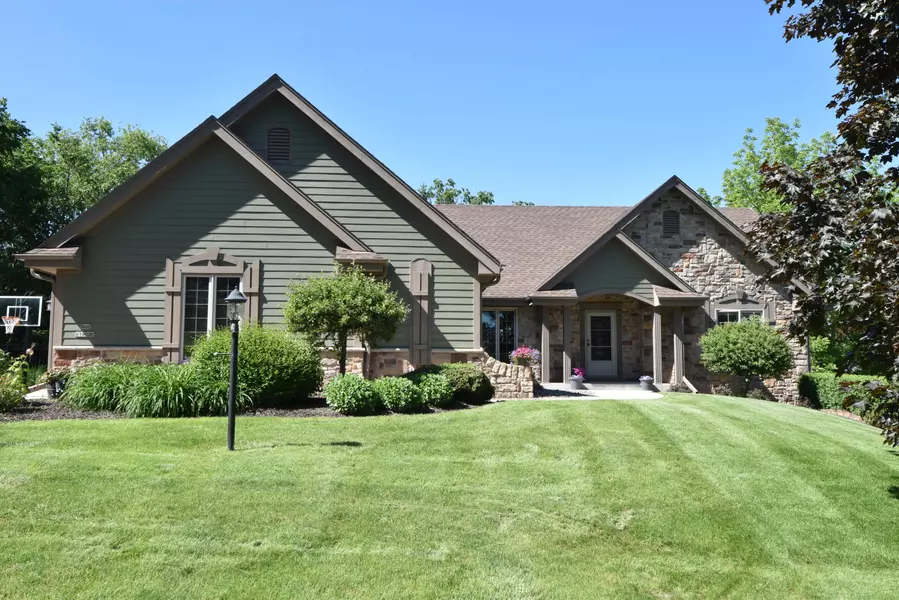 S68W19036 Lembezeder Dr, Muskego, WI 53150