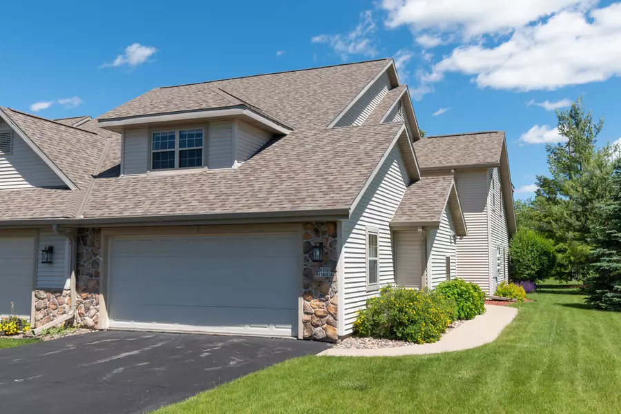 W200N16836 Park Ct, Jackson, WI 53037