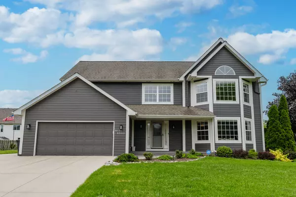 W171N5001 Old Hickory Rd, Menomonee Falls, WI 53051