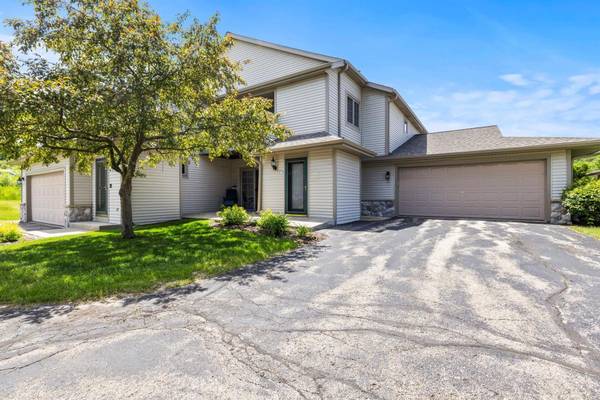 2301 Circle Rdg Unit A, Delafield, WI 53018