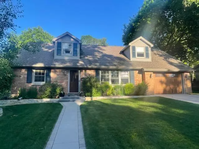 W57N741 Hawthorne Ave, Cedarburg, WI 53012