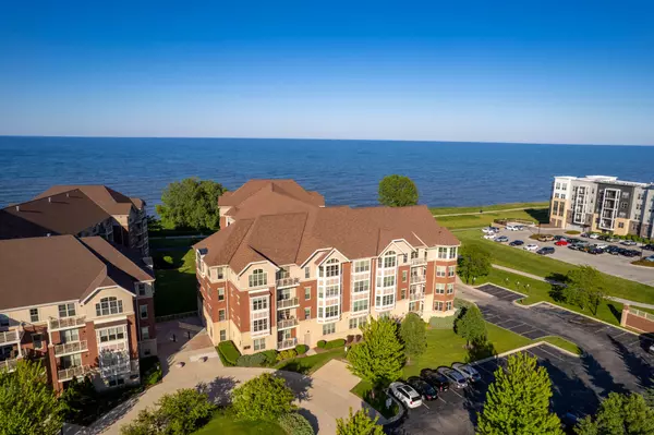 4130 S Lake Dr Unit 378, Saint Francis, WI 53235