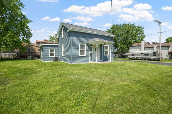 1204 8th Ave, Union Grove, WI 53182