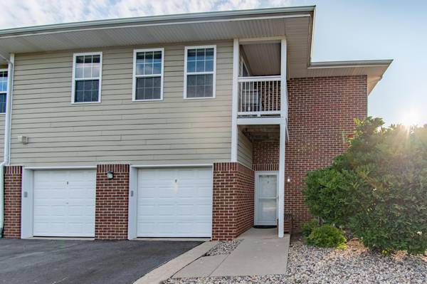 6672 102nd St Unit F, Pleasant Prairie, WI 53158