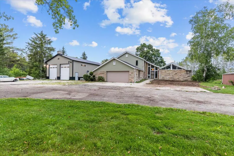 N124W13832 Lovers Ln, Germantown, WI 53022