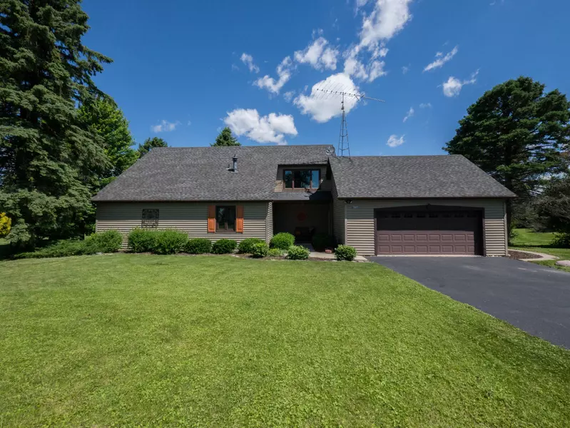 W4748 Overlook Dr, Lafayette, WI 53121