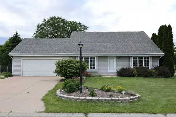 N49W14110 Brook Falls Dr, Menomonee Falls, WI 53051