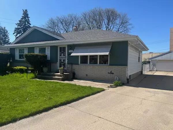 7236 W Cody Cir, Milwaukee, WI 53223