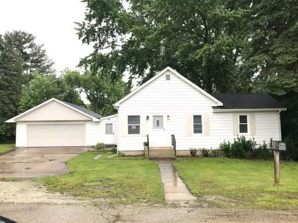117 E North St, Salem Lakes, WI 53170