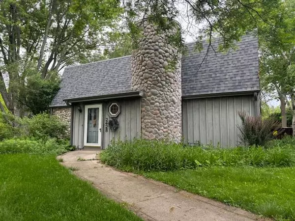 2428 W Chestnut Rd, Mequon, WI 53092