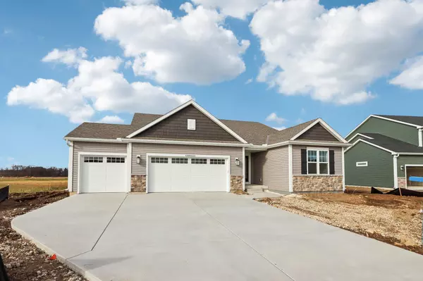 W190N15727 Maple Fields Cir, Jackson, WI 53037