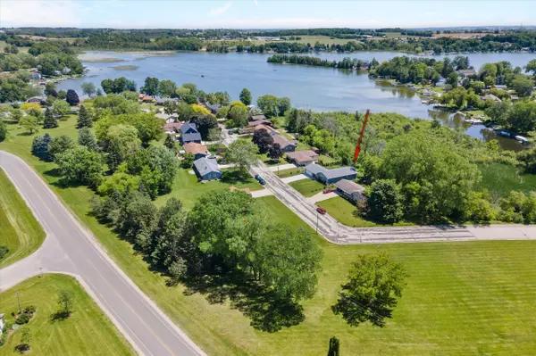 904 Jessie Ln, Random Lake, WI 53075