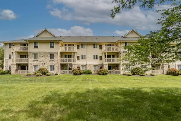 530 Windstone Dr Unit 209, Hartland, WI 53029