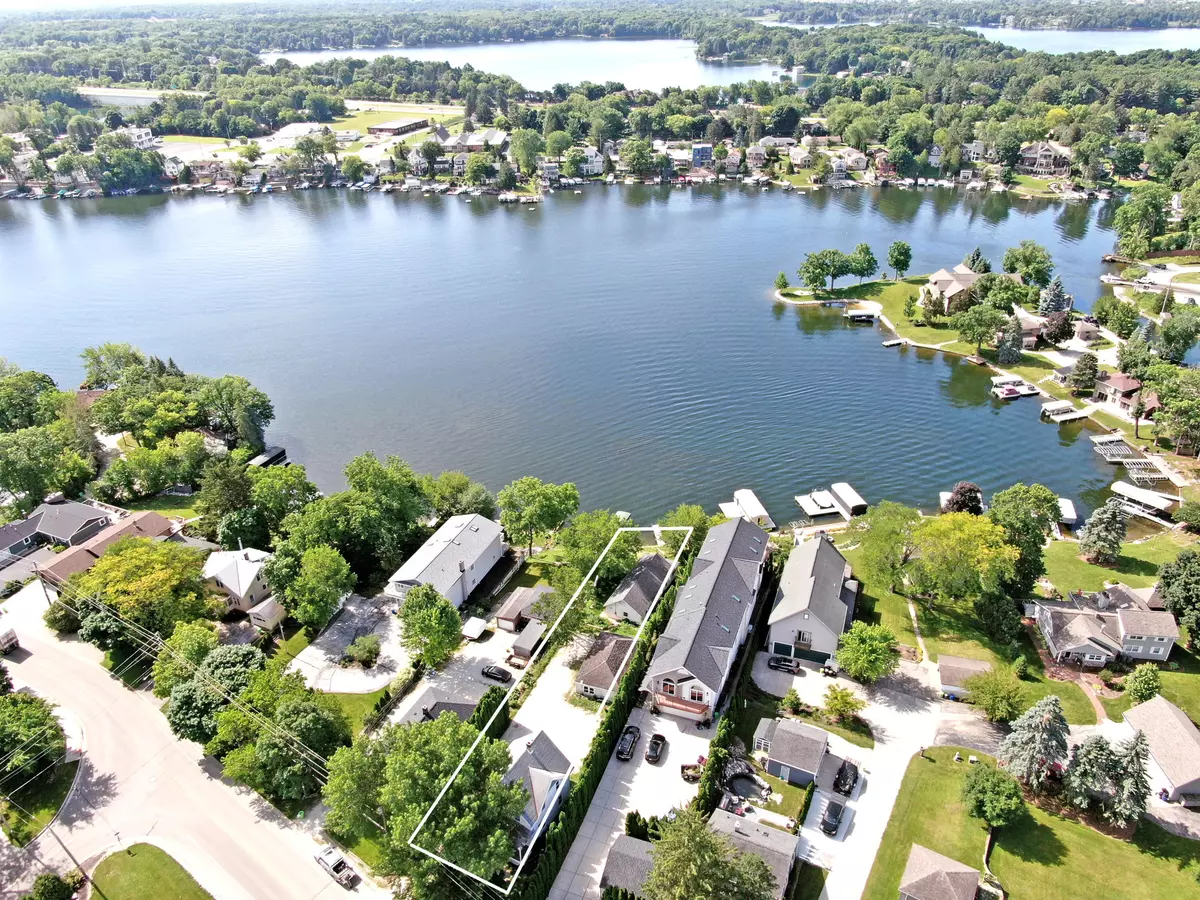 Oconomowoc, WI 53066,N52W35319 W Lake Dr