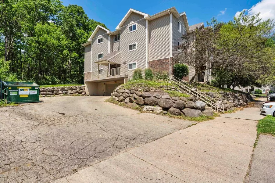 1128 Morraine View Dr Unit 107, Madison, WI 53719