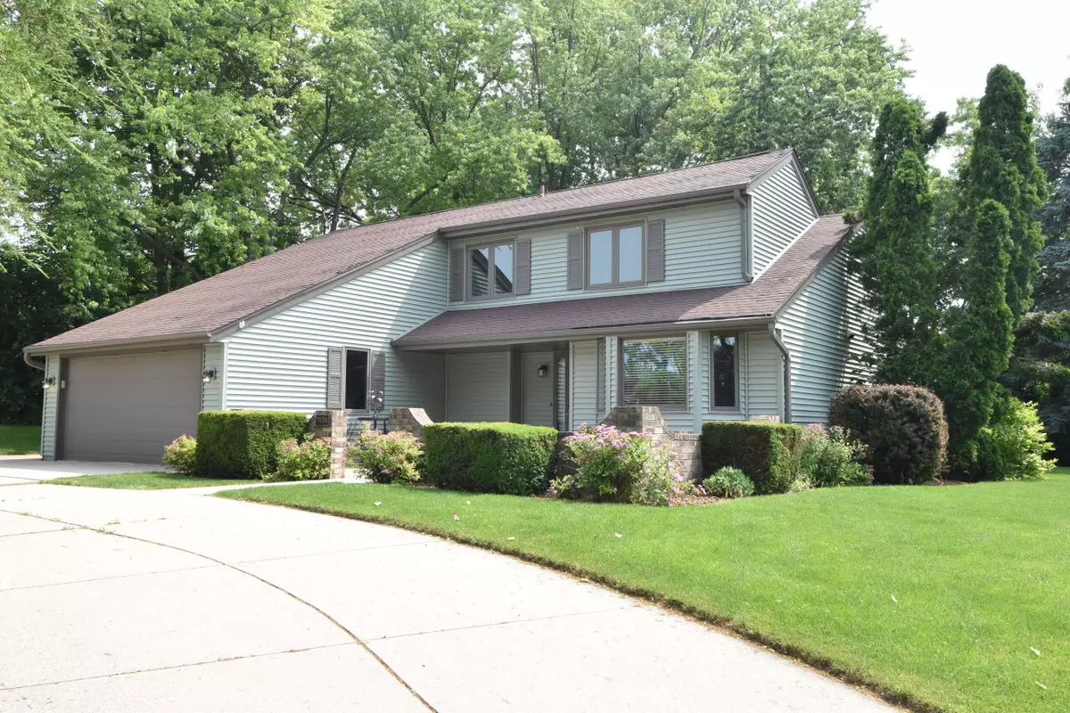 Hales Corners, WI 53130,5130 S Meadowlark Ln