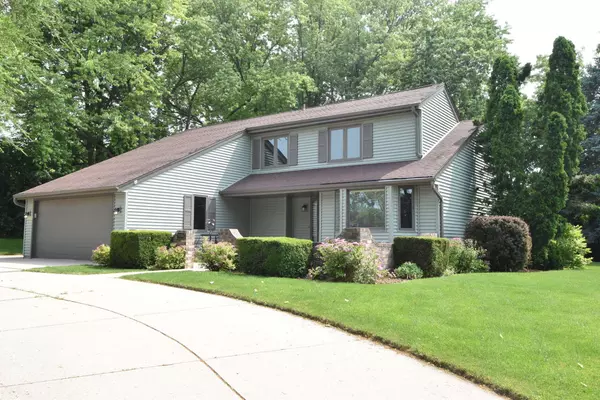 5130 S Meadowlark Ln, Hales Corners, WI 53130