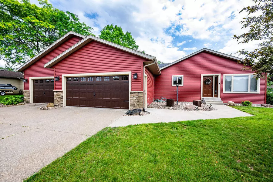 918 Dana Ln, Holmen, WI 54636