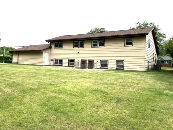 Oak Creek, WI 53154,9025 S Chicago Ct Unit 9027