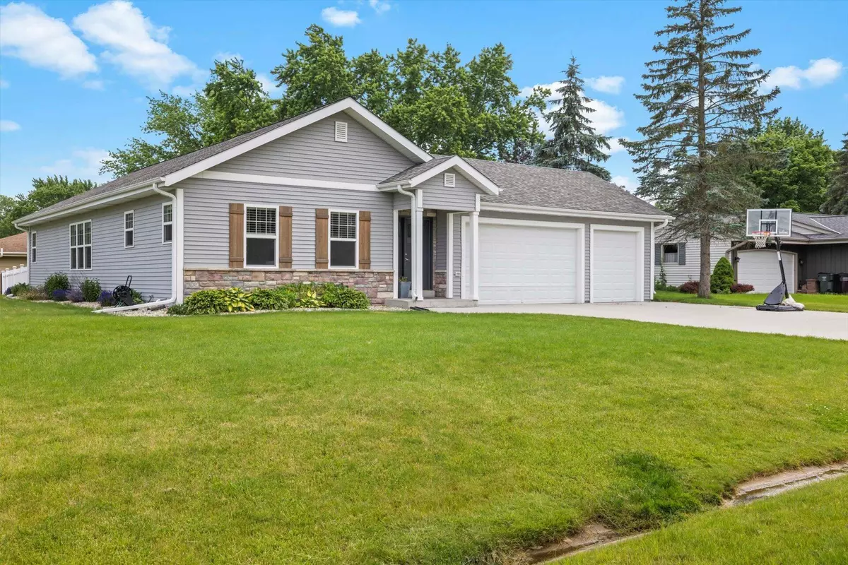 New Berlin, WI 53151,14385 W Cedar Trl