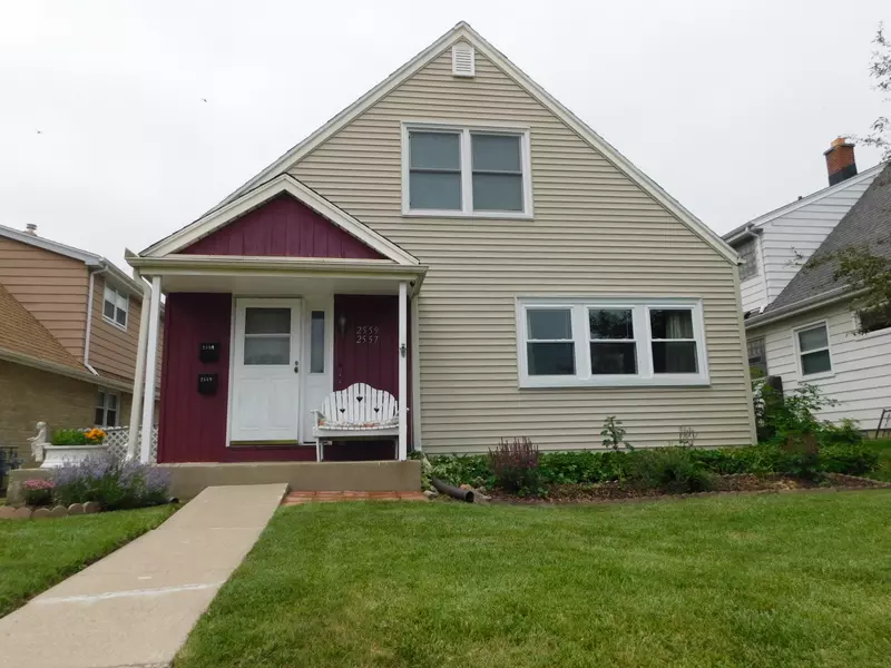 2557 S 60th St, West Allis, WI 53219