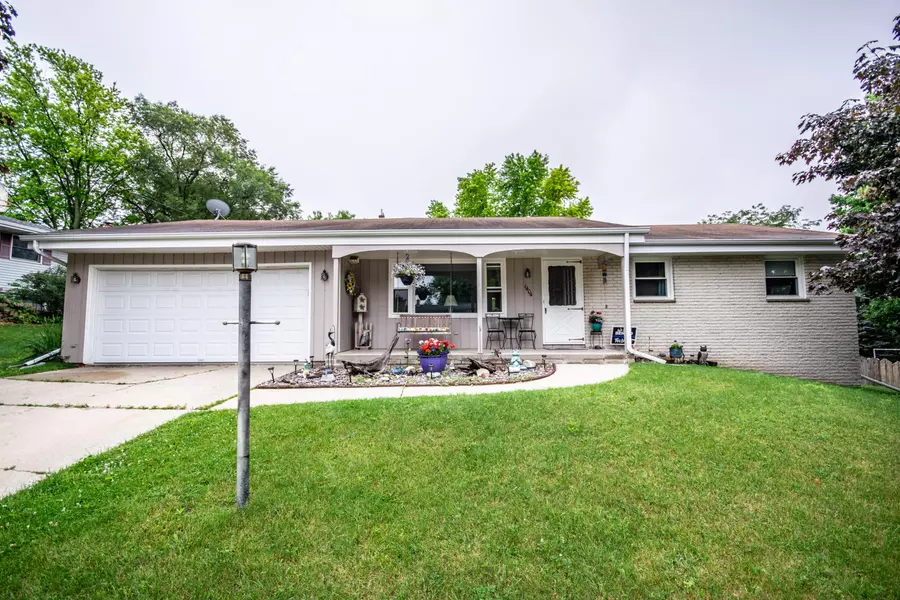 1404 Sandra Ln, West Bend, WI 53095