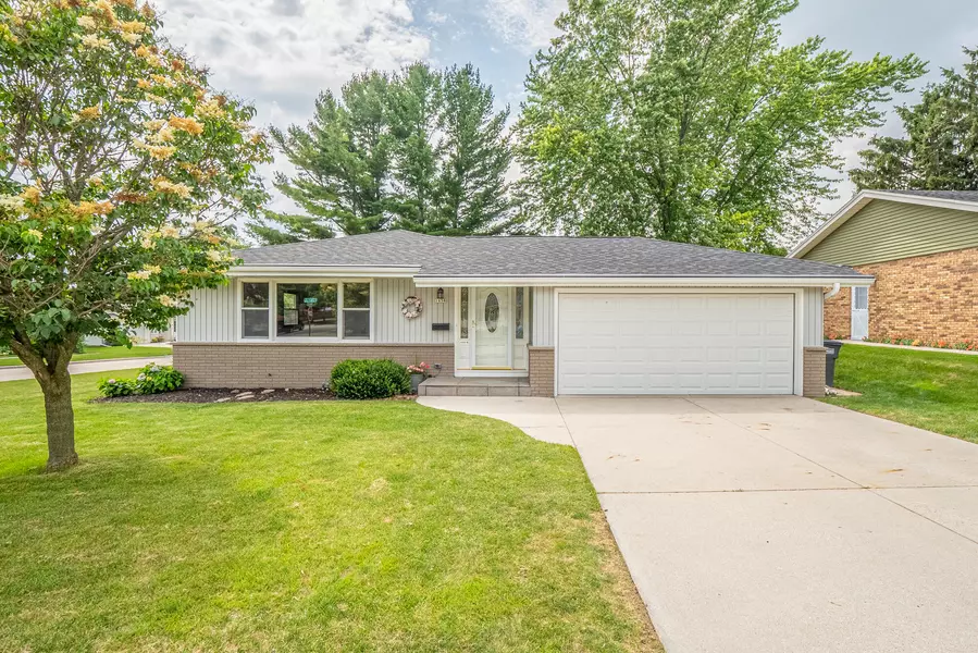 1658 S 26th St, Sheboygan, WI 53081