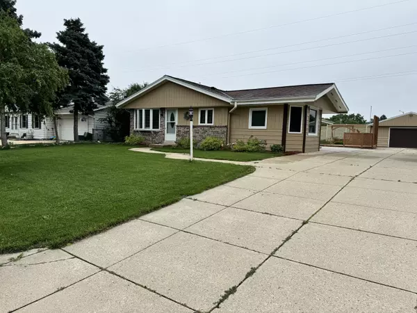 3155 W Allerton Ave, Greenfield, WI 53221