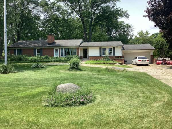 1645 Valley Ridge Dr, Brookfield, WI 53005