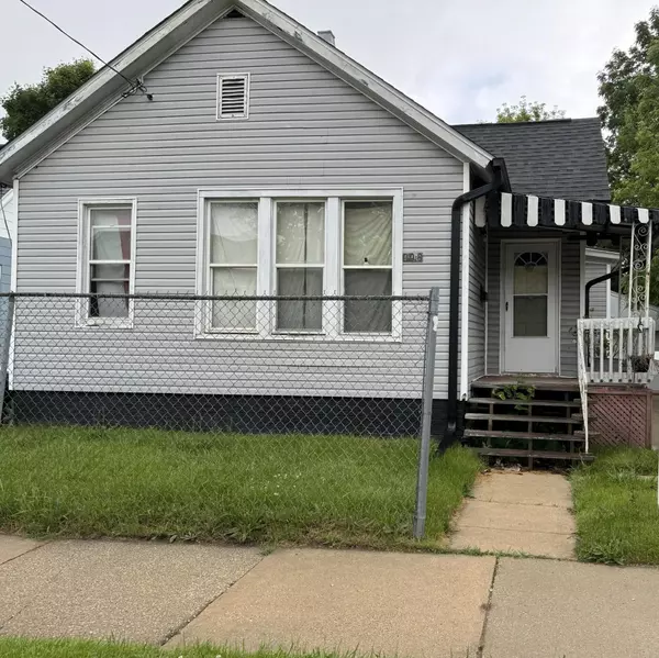 906 12th St, Racine, WI 53403