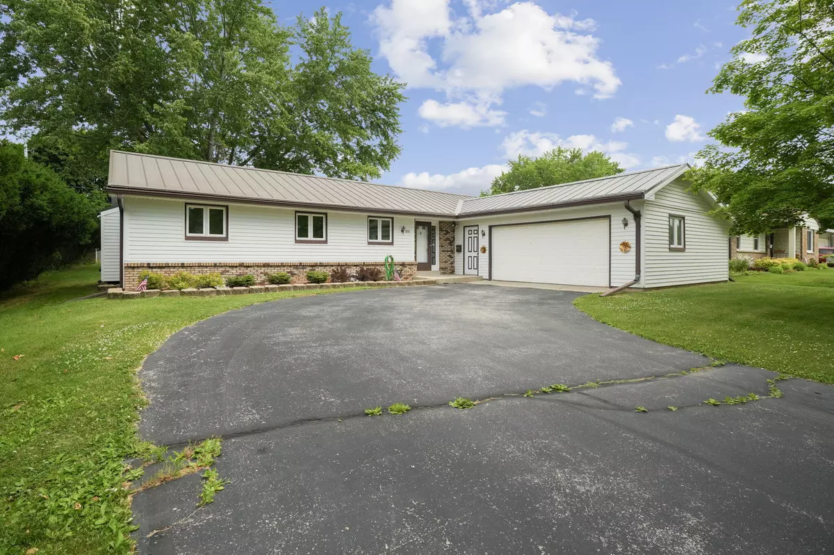 Burlington, WI 53105,650 Meadow Ln