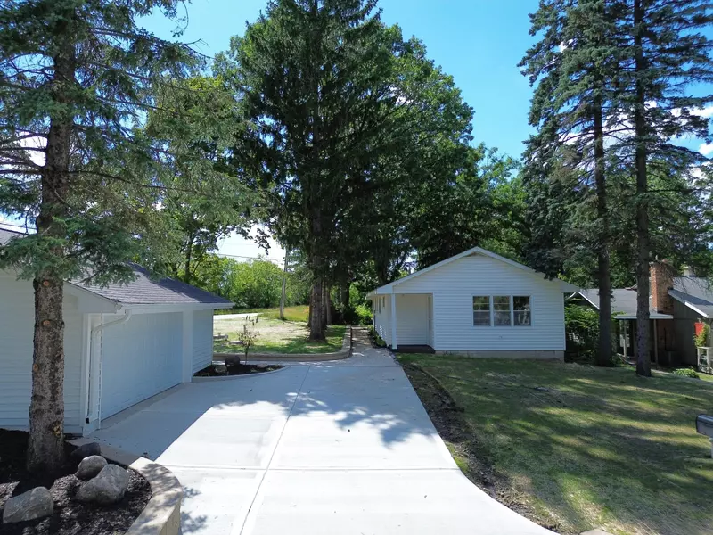 W340N4739 Jaeckles Blvd, Oconomowoc, WI 53058