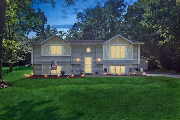 N1169 Phlox Dr, Bloomfield, WI 53128