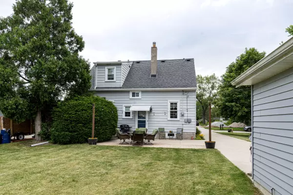 Greenfield, WI 53221,5661 S 42nd St