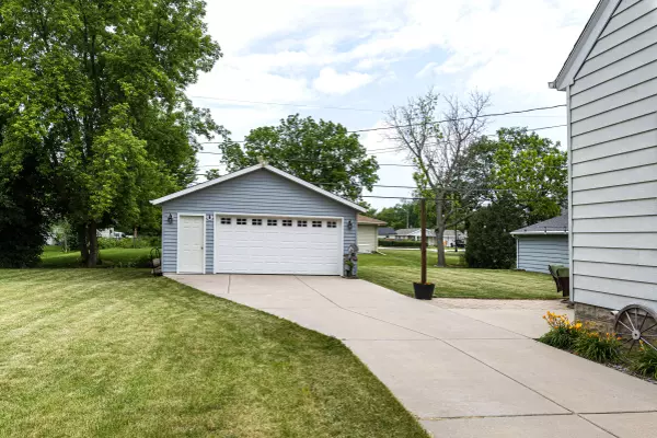 Greenfield, WI 53221,5661 S 42nd St