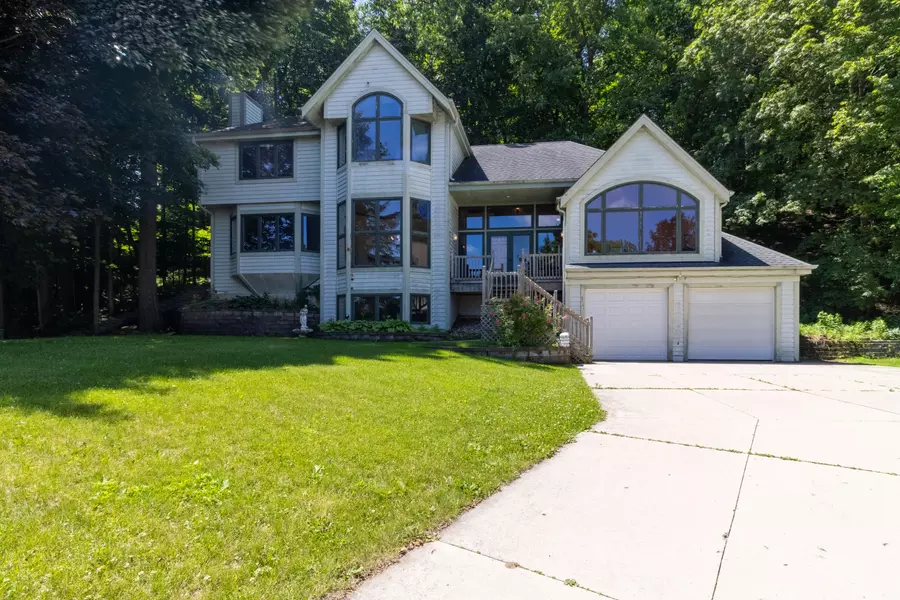 2111 Hollow Cir, West Bend, WI 53090