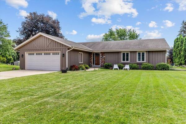 W234N6614 Laurel Ct, Sussex, WI 53089