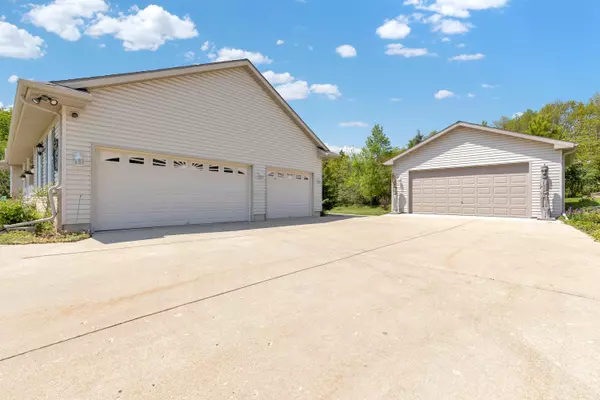 Hartford, WI 53027,948 Garfield Ct