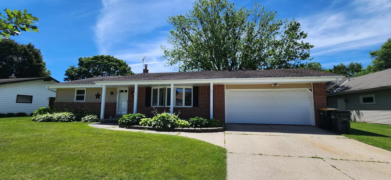 1231 Highlandview Dr, West Bend, WI 53095