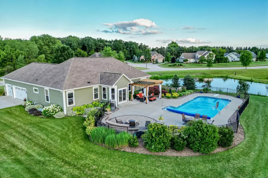 W245N7335 Stonefield Dr, Sussex, WI 53089