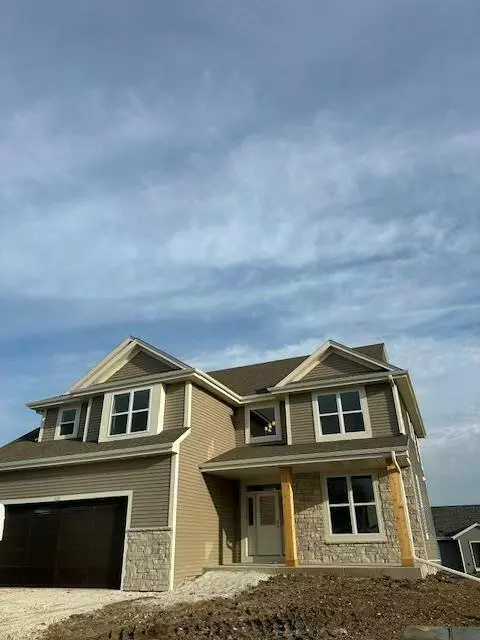1035 Waterstone Ct, Pewaukee, WI 53072