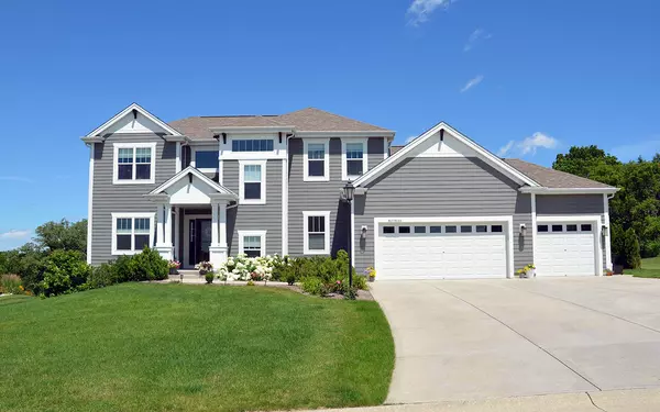 W275N364 Arrowhead Trl, Pewaukee, WI 53188