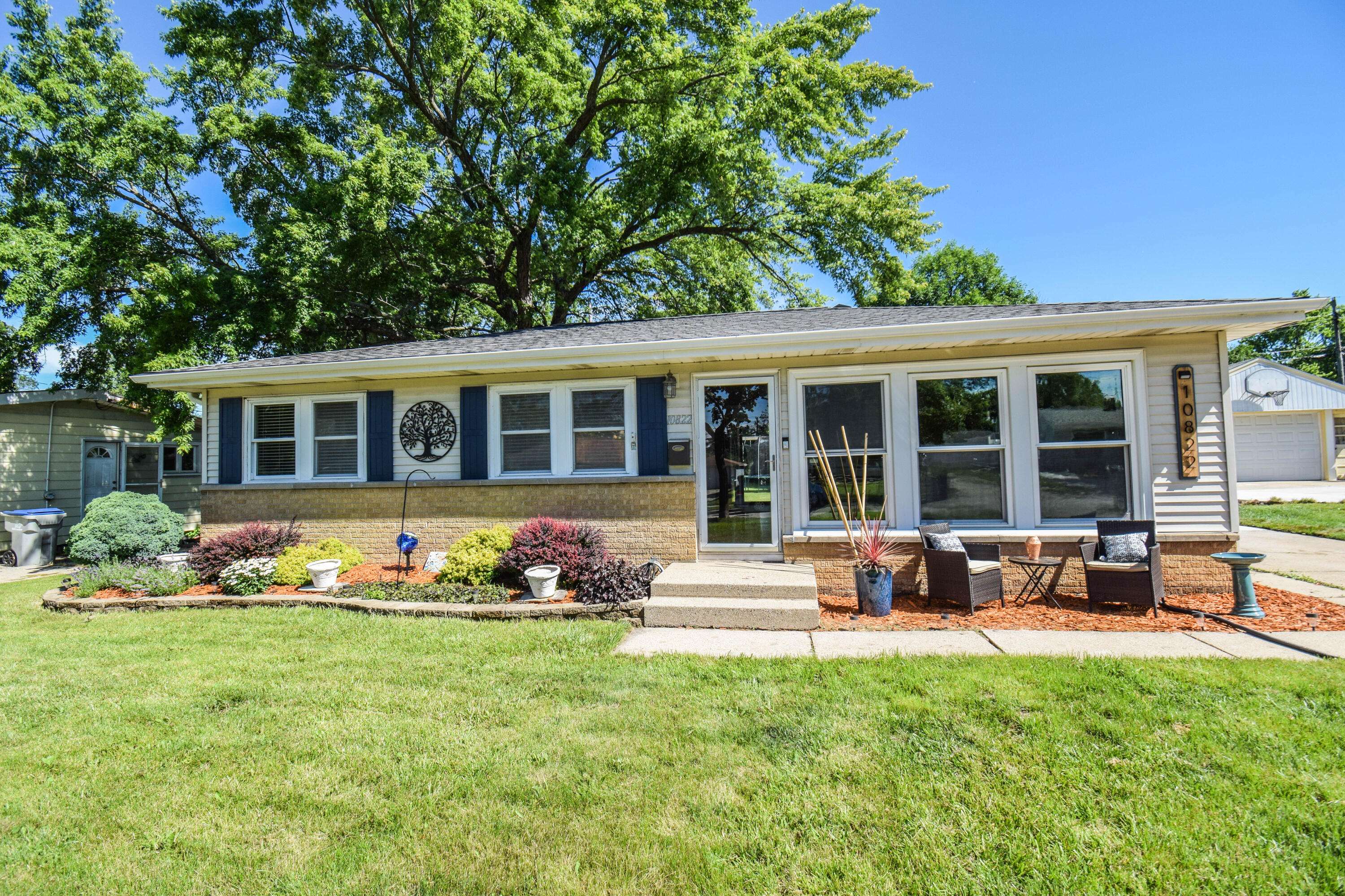 10822 W Jeffrey Ln, Milwaukee, WI 53225